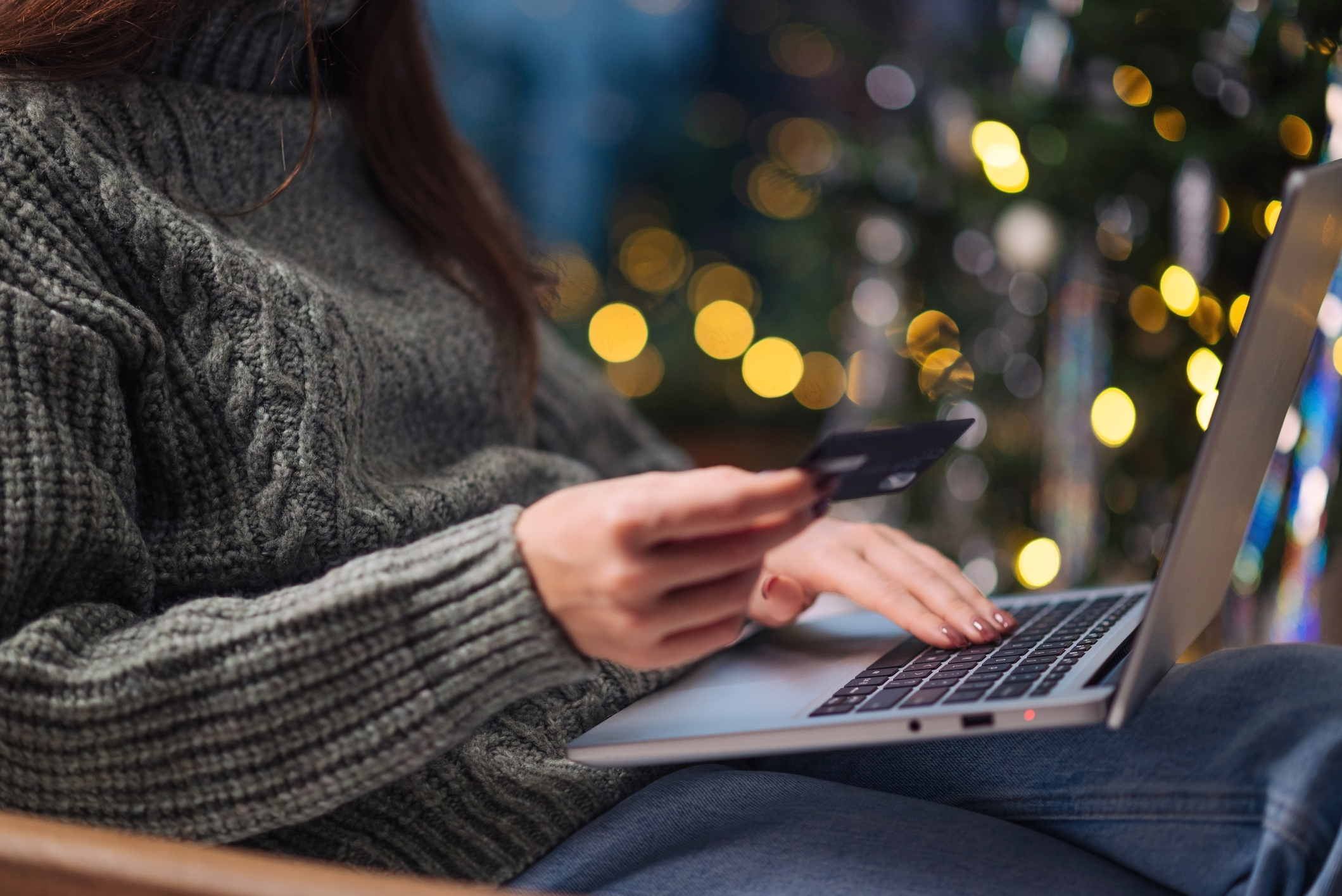 New Study: Online Shopping Expected to Soar for the 2023 Holiday Season